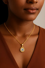 Elegant Gold Teardrop Pendant Necklace with Sparkling White Stone